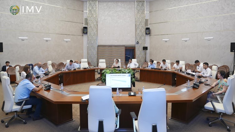 People in a meeting in Uzbekistan
