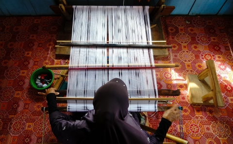 A woman weaver.